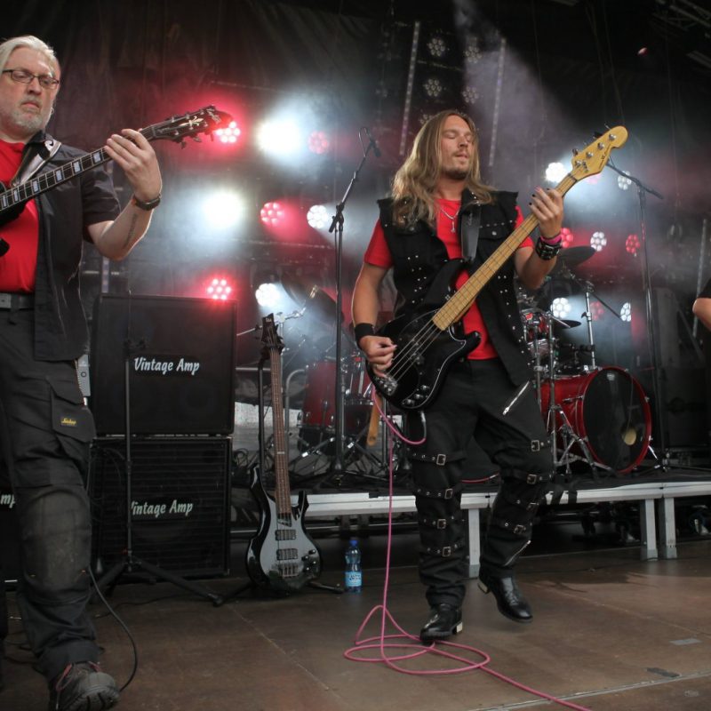 Vertical Blinds live auf der Buehne